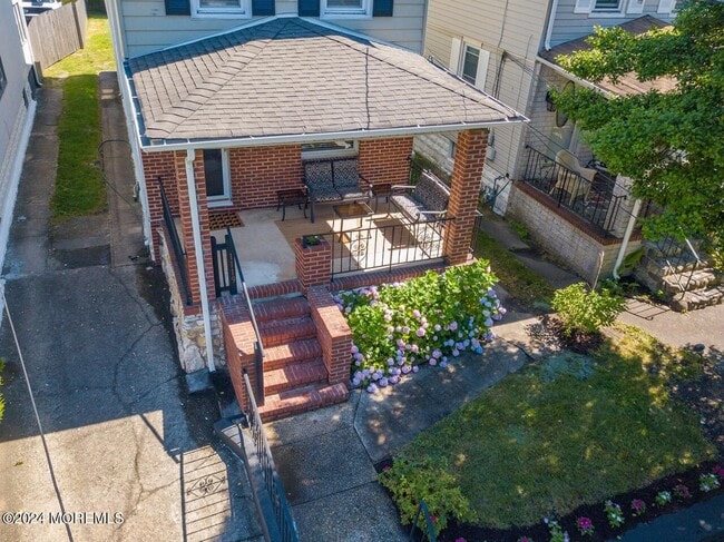 Building Photo - 1119 1st Ave