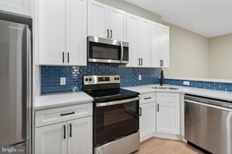 Building Photo - 417 W Elm St