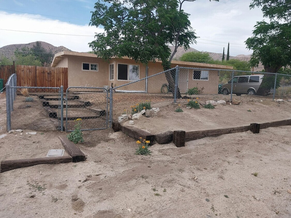 Foto principal - 11010 Knobb Ave