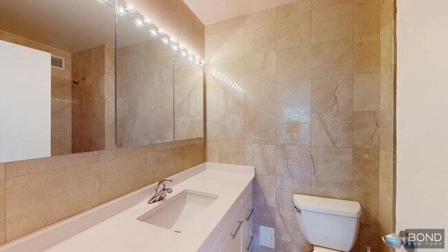 Building Photo - 247 W 87th St
