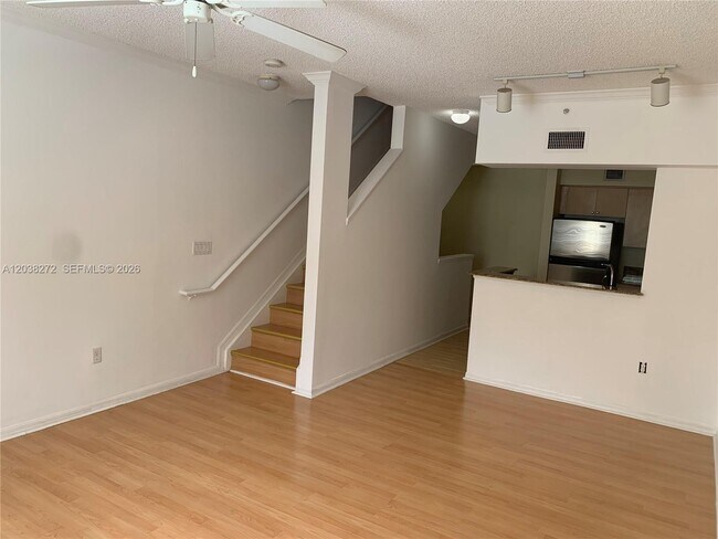 Foto del edificio - 2961 NE 185th St