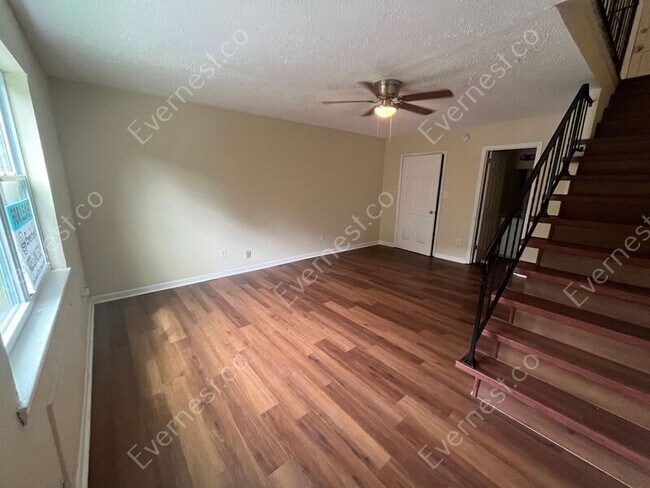 Foto del edificio - 925 Shallowford Rd
