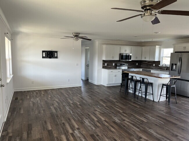 Building Photo - 9155 Concord Rd