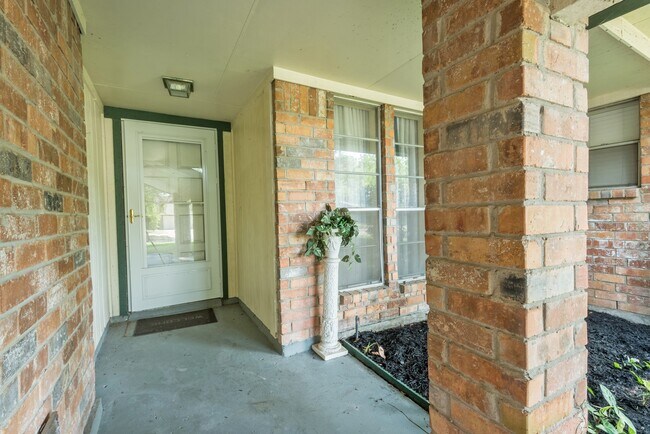 Foto del edificio - 22606 Elsinore Dr