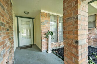 Building Photo - 22606 Elsinore Dr
