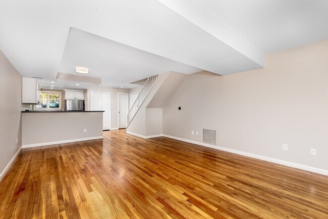 Foto del edificio - 53 Brackett Pl