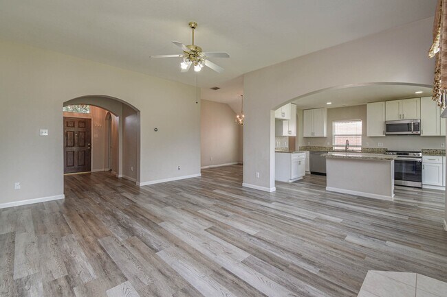 Building Photo - 14214 Silver Glade Ln