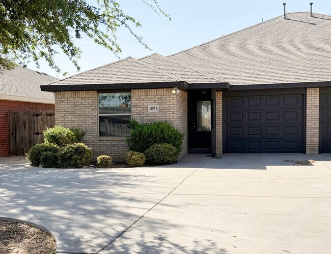 Building Photo - 5109 Graceland Dr