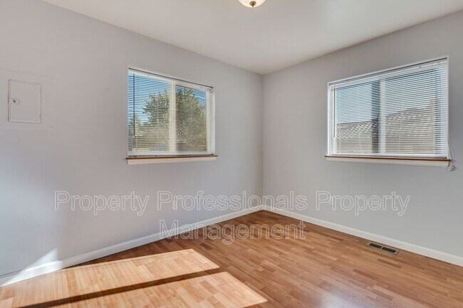 Building Photo - 1384 Firethorn Dr