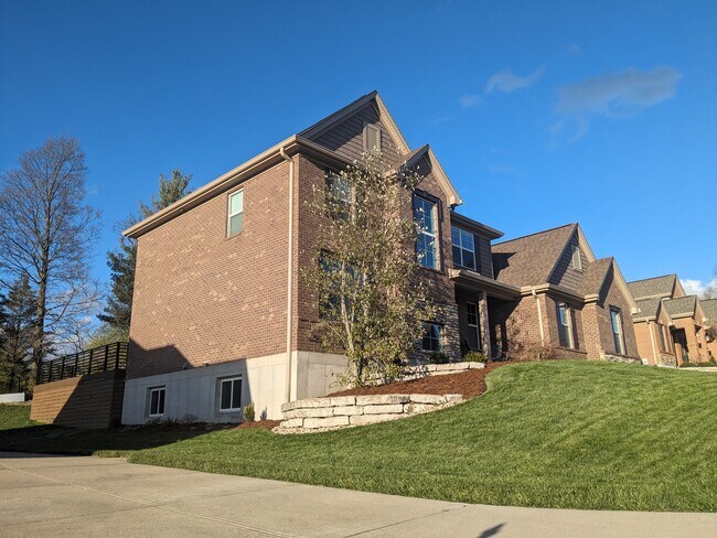 Foto del edificio - 4532 Whispering Oak Trl