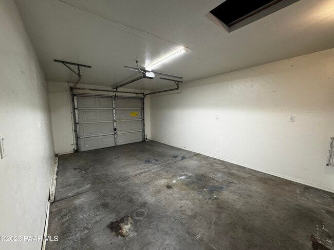 Building Photo - 3335 N Yavapai Ct