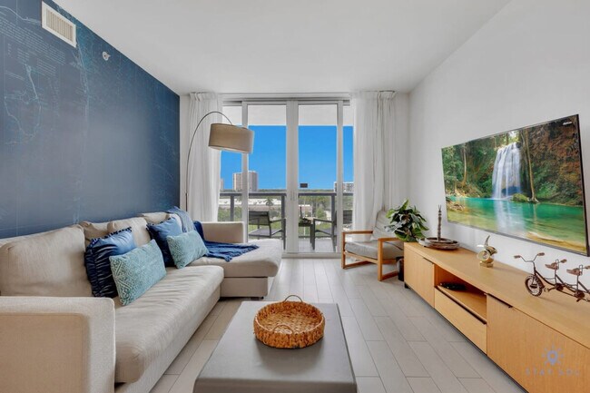 Building Photo - 2602 E Hallandale Beach Blvd