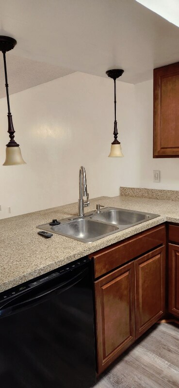 Building Photo - 420 Breakwater Dr