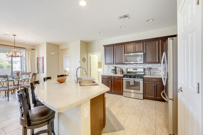 Building Photo - 17940 W Glenhaven Dr
