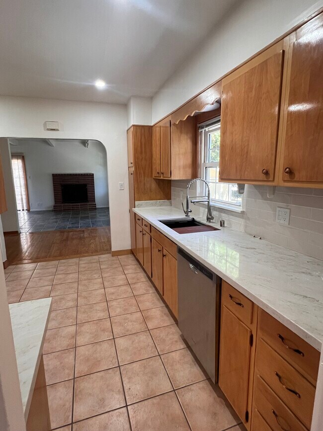 Foto del edificio - 639 E 5th St
