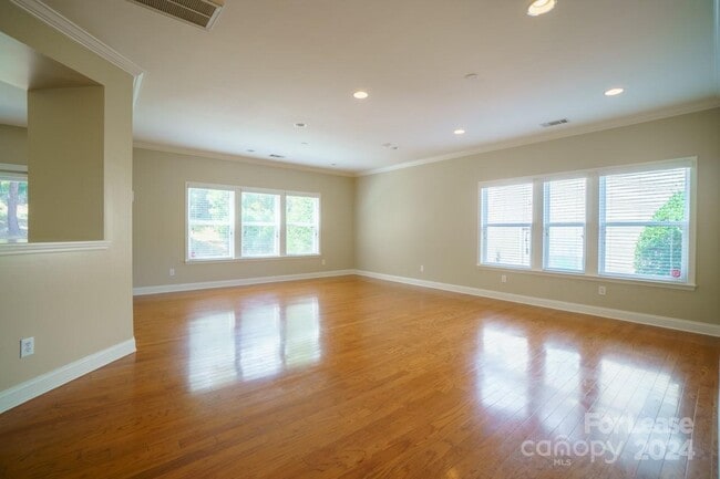 Building Photo - 9611 Seamill Rd