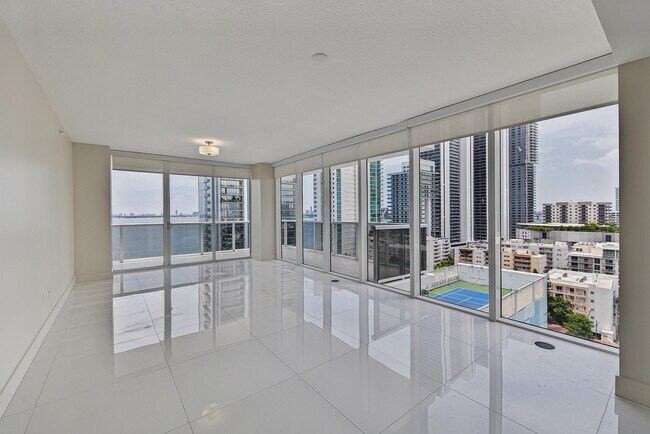 Foto del edificio - 600 NE 27th St