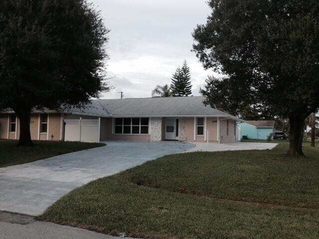 Foto principal - 209 SW Thornhill Dr