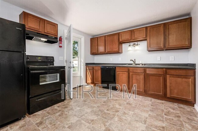 Building Photo - 851 Higbee Dr N