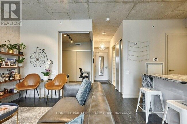 Building Photo - 39 Brant St