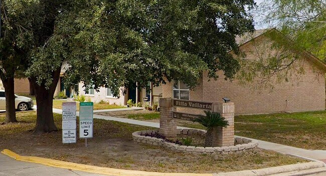 Foto del edificio - 600 N Fairgrounds Rd