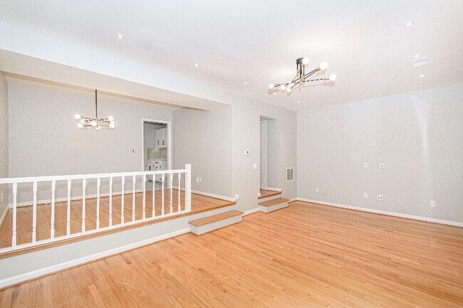 Building Photo - 118 Camelot Ct