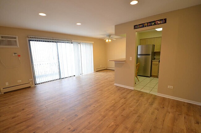 Foto del edificio - 229 W Ct of Shorewood