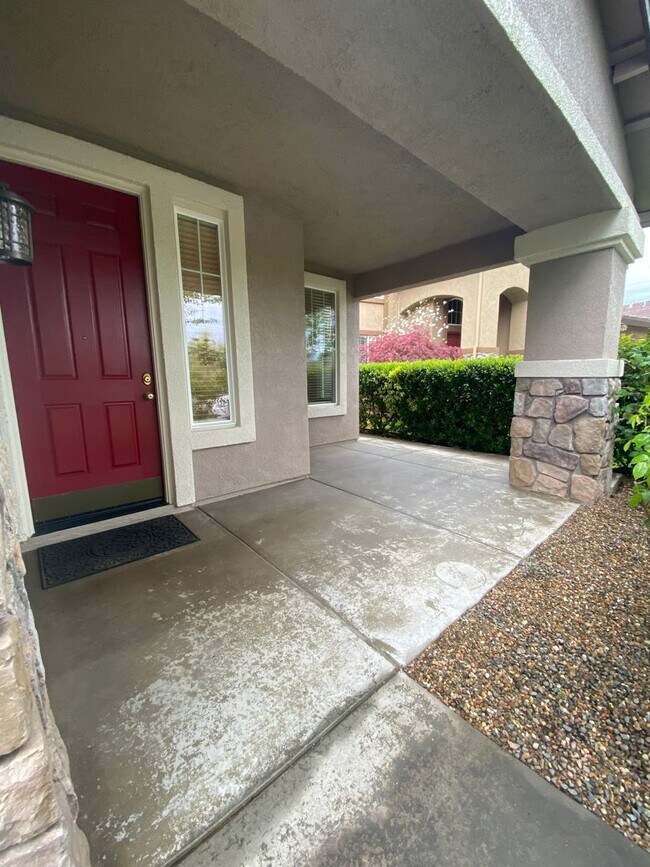 Building Photo - Gorgeous Open Floorplan in Empire Ranch of...