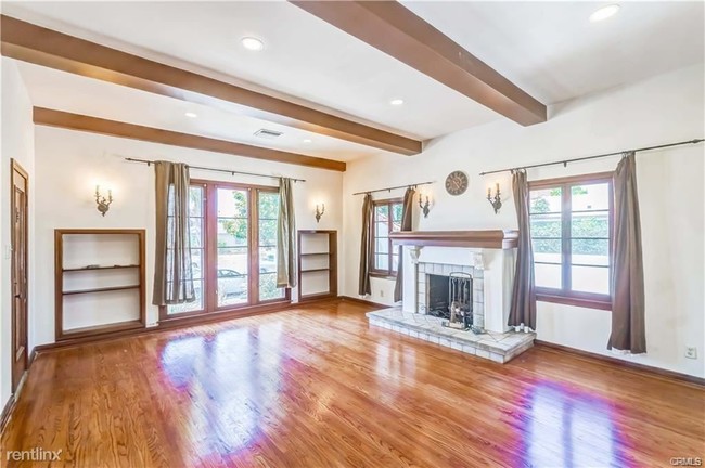 Building Photo - 3 br, 2 bath Duplex - 3626 Orange Ave