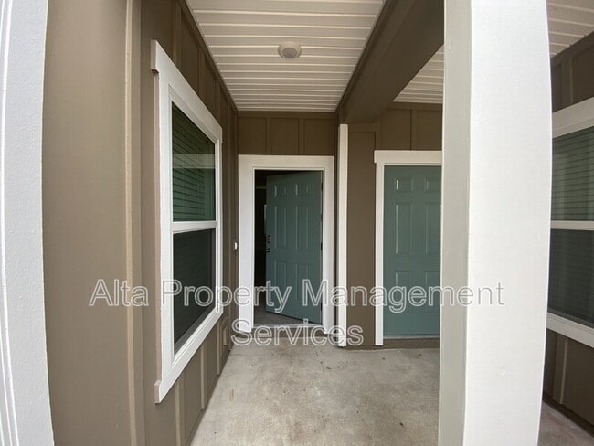 Building Photo - 7765 Legacy Trl
