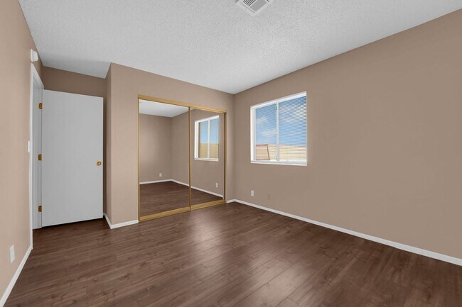 Building Photo - 4300 N Lamont St