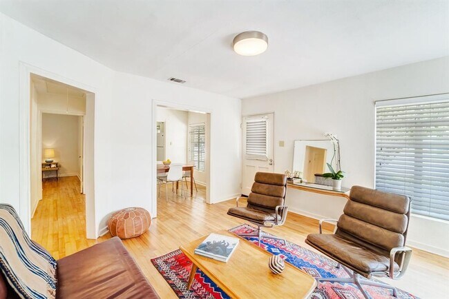 Foto del edificio - 1064 Sycamore St