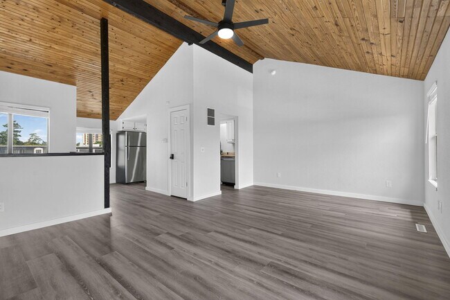 Foto del edificio - 1030 E Elm St