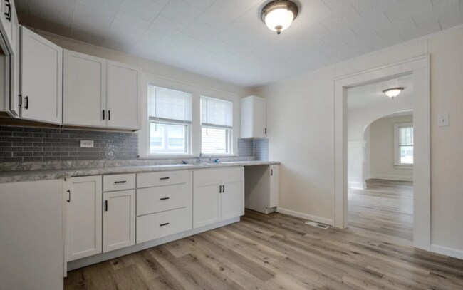 Foto del edificio - Bright & Inviting 2 Bedroom 1 Bathroom Bun...