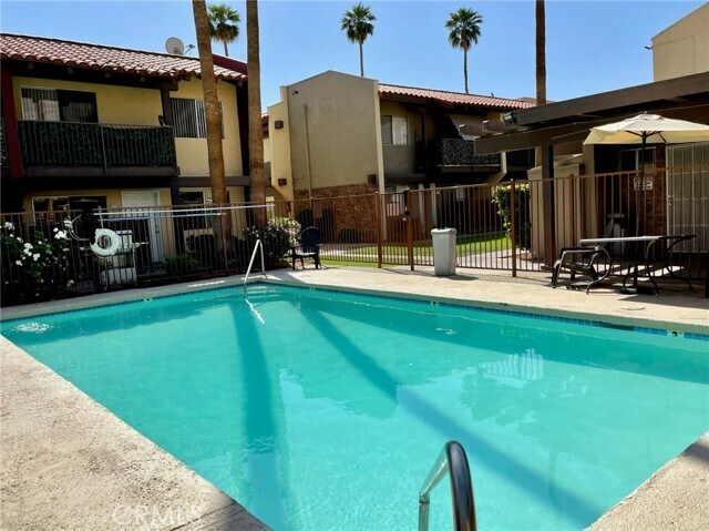 Foto del edificio - 51085 Eisenhower Dr