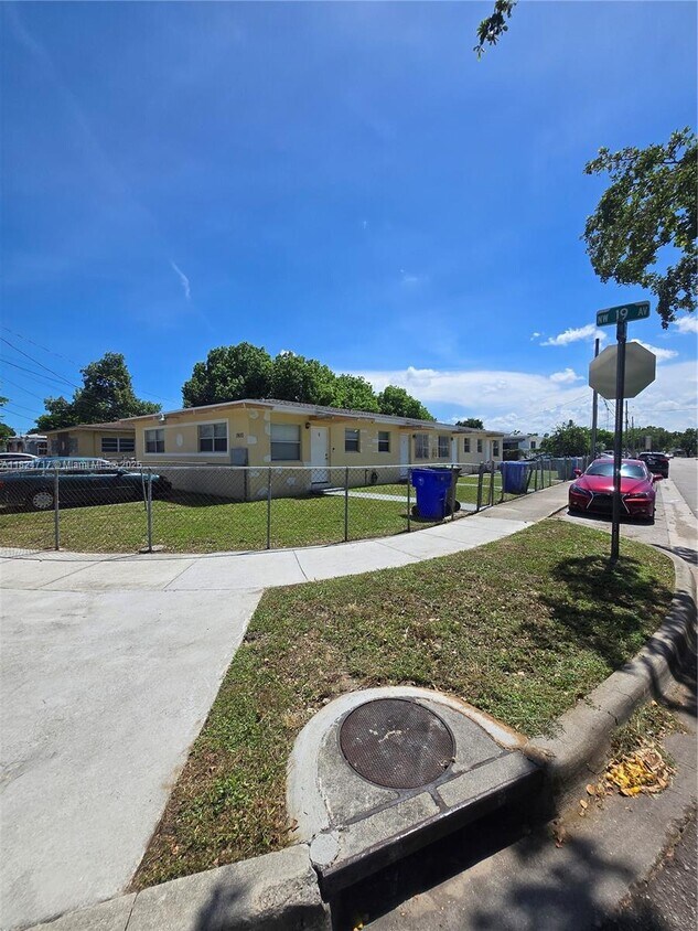 Foto principal - 1900 NW 31st St