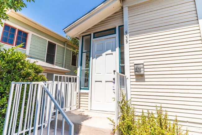 Front Porch/Entrance - 6039 Piedmont Ave