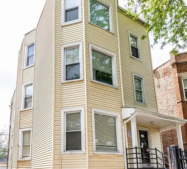 Building Photo - 2310 N Kenneth Ave