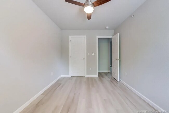 Building Photo - 3412 Redbud Ln