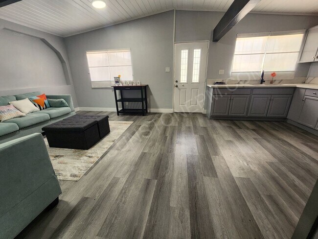 Foto del edificio - 2 Bedroom, 1 bathroom