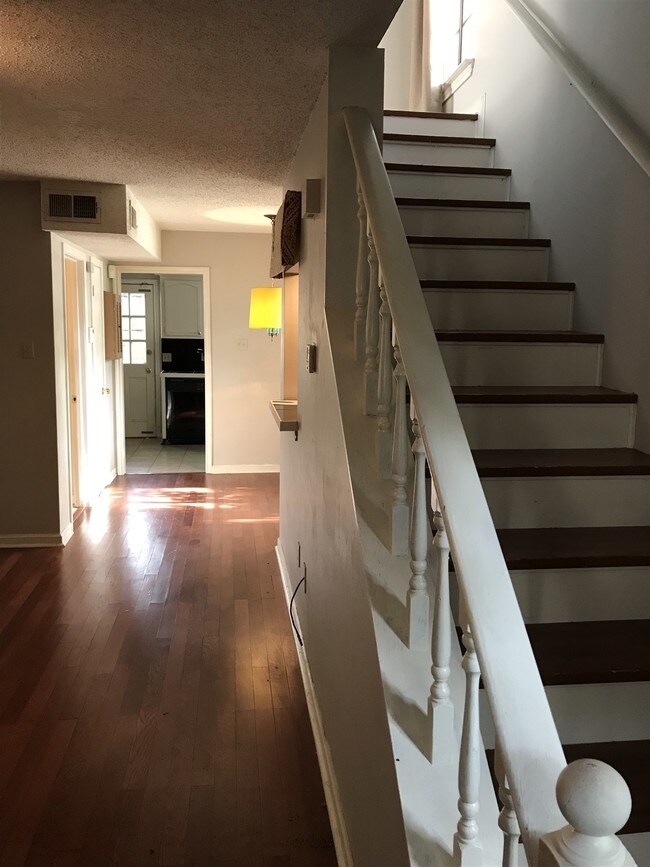Building Photo - 741 S Foster Dr