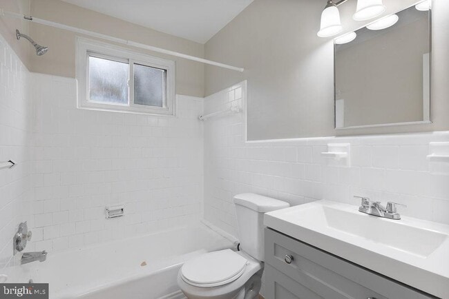 Building Photo - 702 Chaney Dr