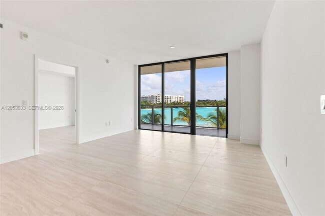Building Photo - 2411 Laguna Cir