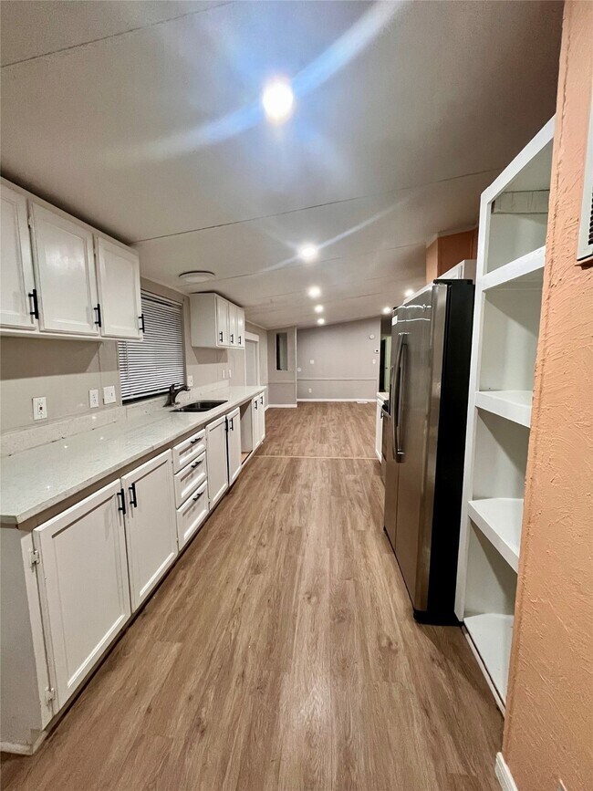 Building Photo - 26950 Hondo Cir