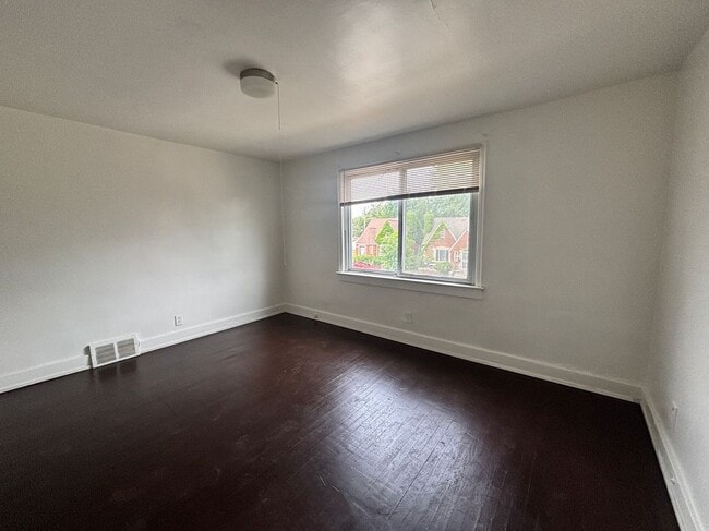 Building Photo - 15785 Pinehurst St