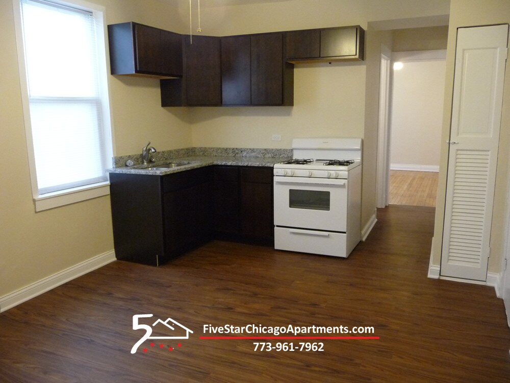 Primary Photo - 3552 W Belmont Ave