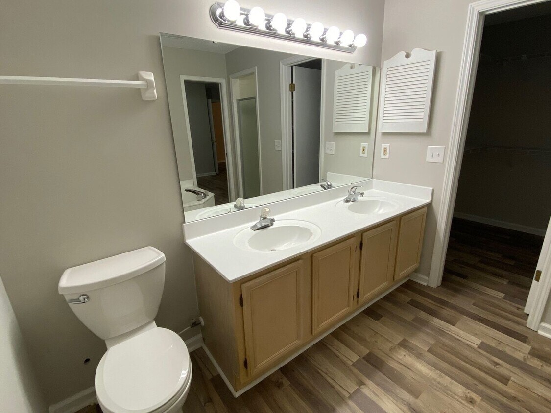 Foto principal - Charming 3-Bedroom, 2-Bath Home for Rent!