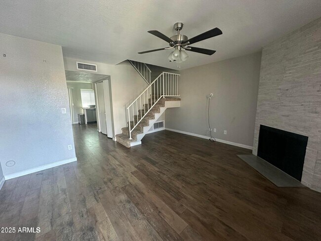 Foto del edificio - 7977 W Wacker Rd
