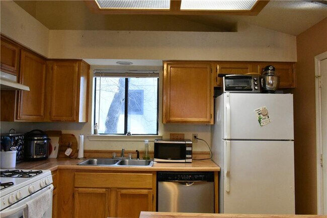 Building Photo - 9103 Texas Sun Dr