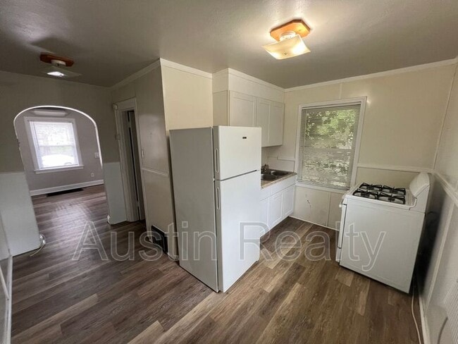 Building Photo - 8836 Graceland Ave